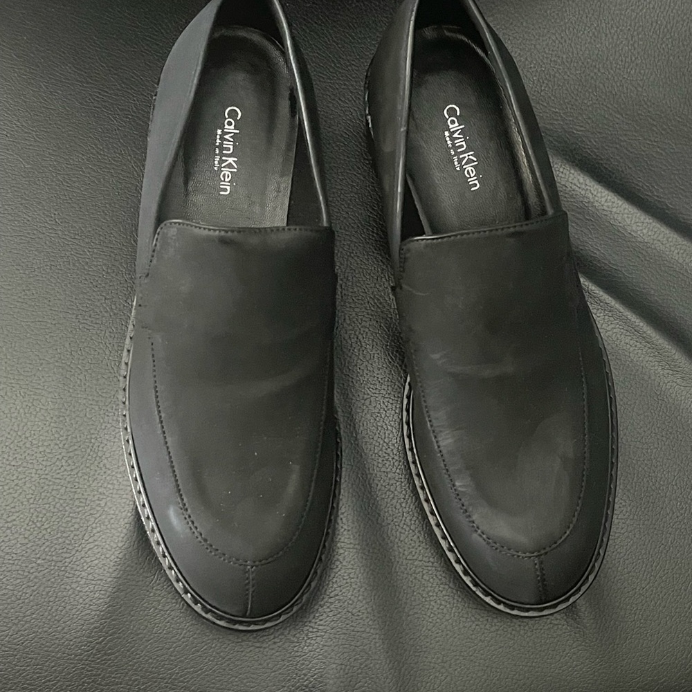 Calvin Klein Women’s Sueded Rubber Loafer Lug Sole. Size 8 ,B
